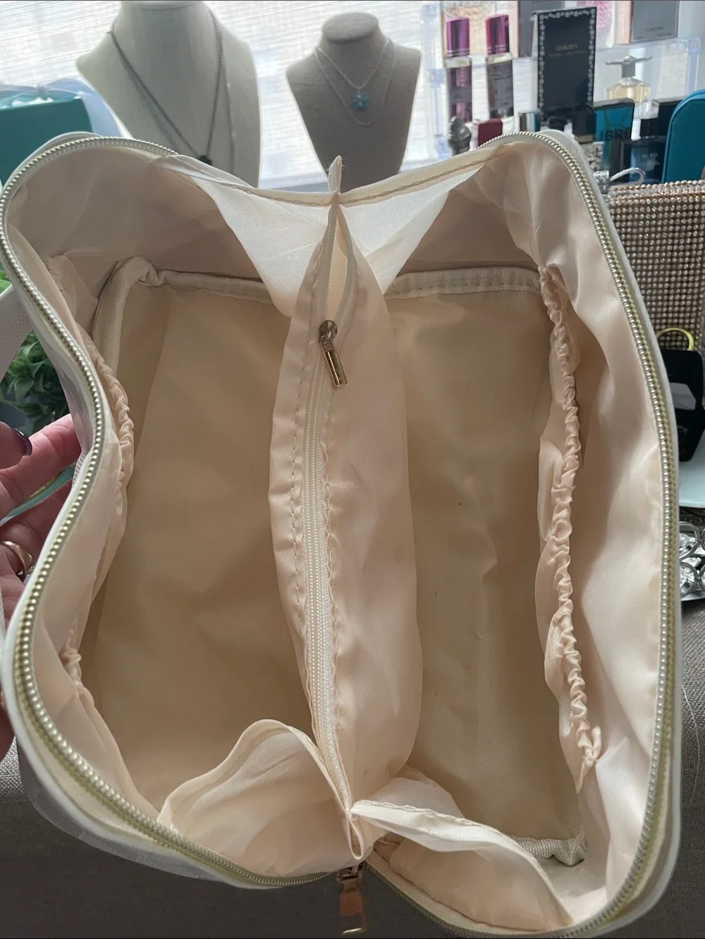 ✨White Check-Pattern Cosmetic Travel Case✨Large size Preloved